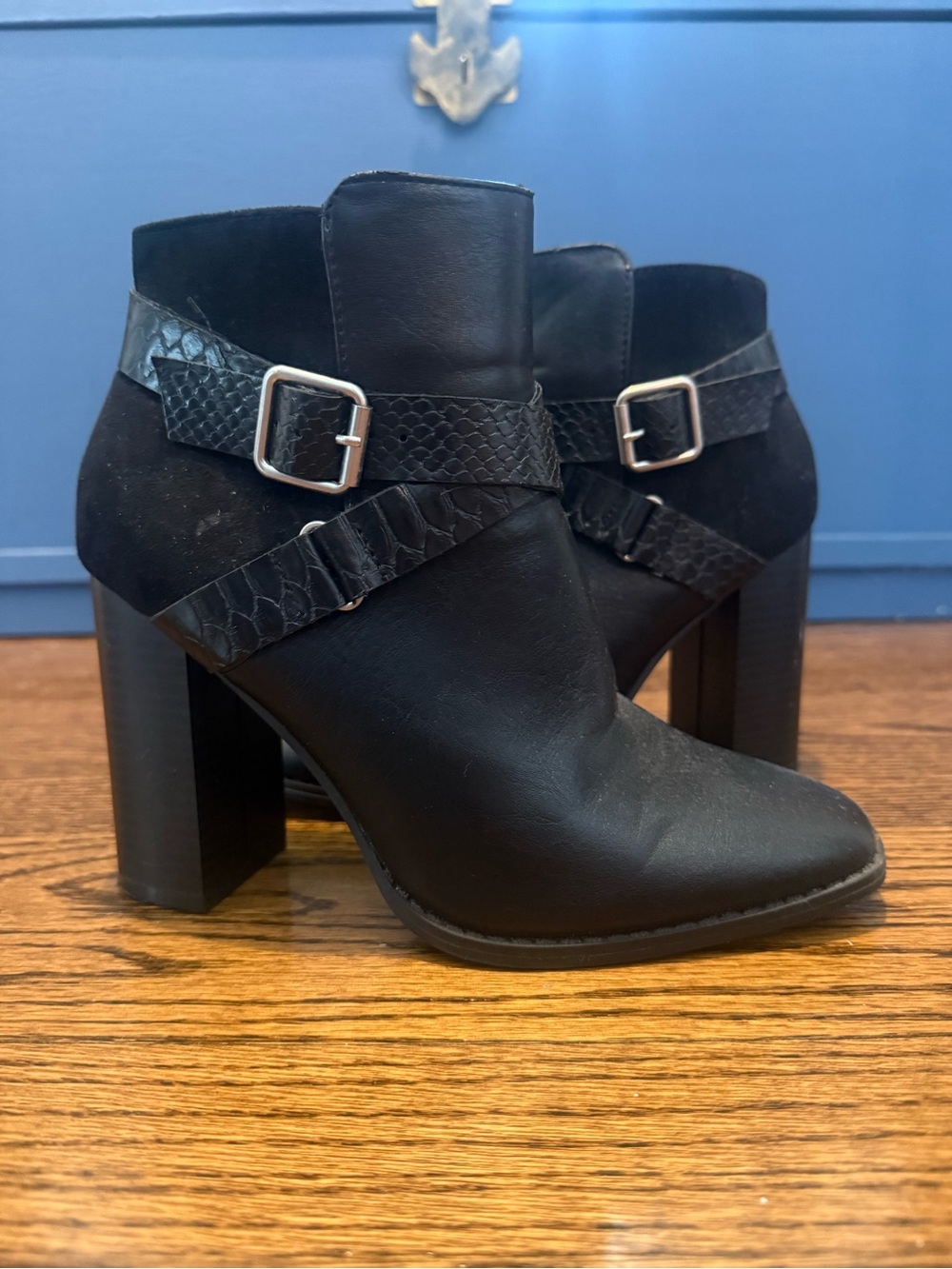 Black Women's Ankle Boots with Buckle Straps